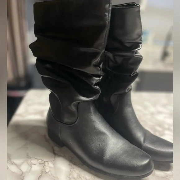 St. John\'s Bay Black Leather Boots Vintage St Johns Bay Black Leather Ankle Boots, Buckle  main image 4